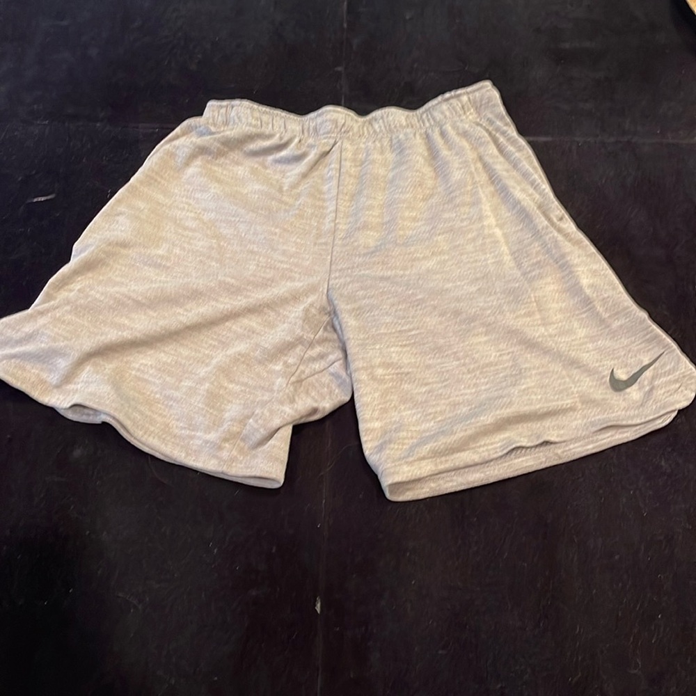 Nike mesh athletic gray shorts with drawstring and pockets, size L